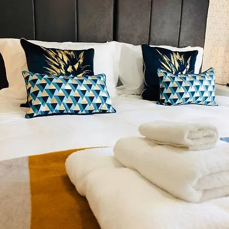 Daire Domus, Parking Available On Request York