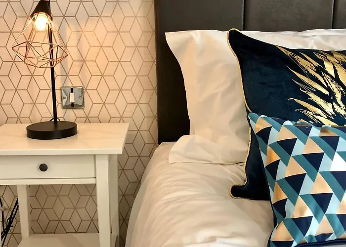 Domus, Parking Available On Request Γιορκ